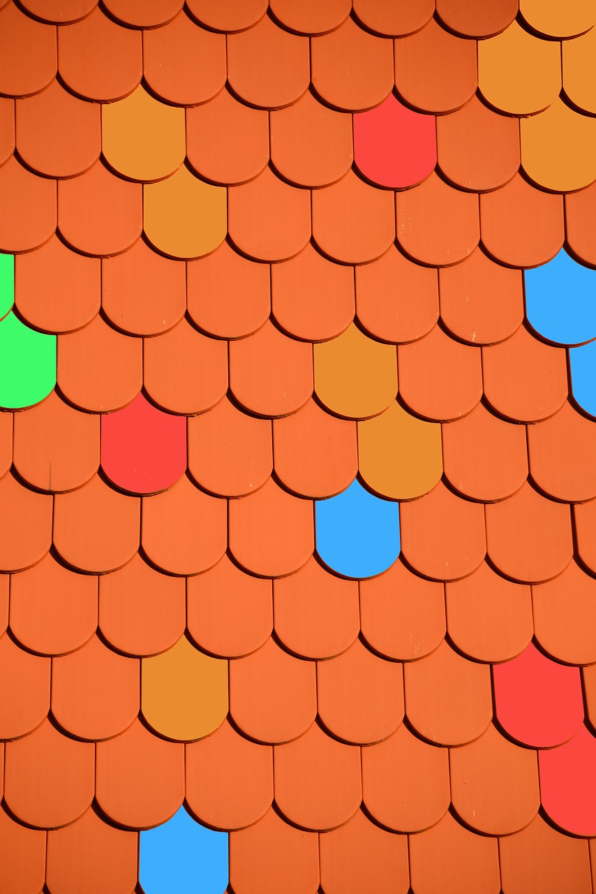 découvrez comment identifier et réparer les fuites de toit efficacement pour protéger votre maison des dégâts des eaux.