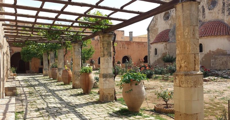Bâche pour pergola : comment bien la choisir et la fixer sans erreur