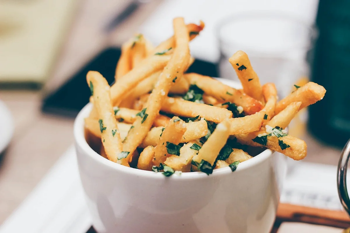 Frites surgelées au air fryer Ninja : le raccourci qui sauve un dîner