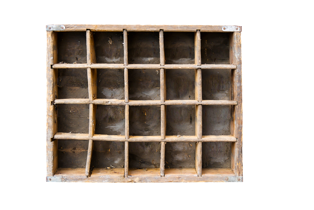 Comment fabriquer une étagère murale en bois avec des outils basiques ?